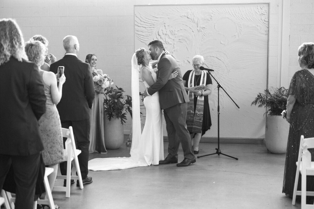 first kiss at the glass house ceremony